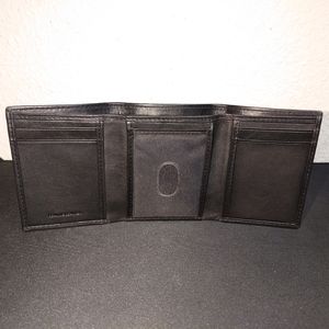 NEW Guess trifold wallet